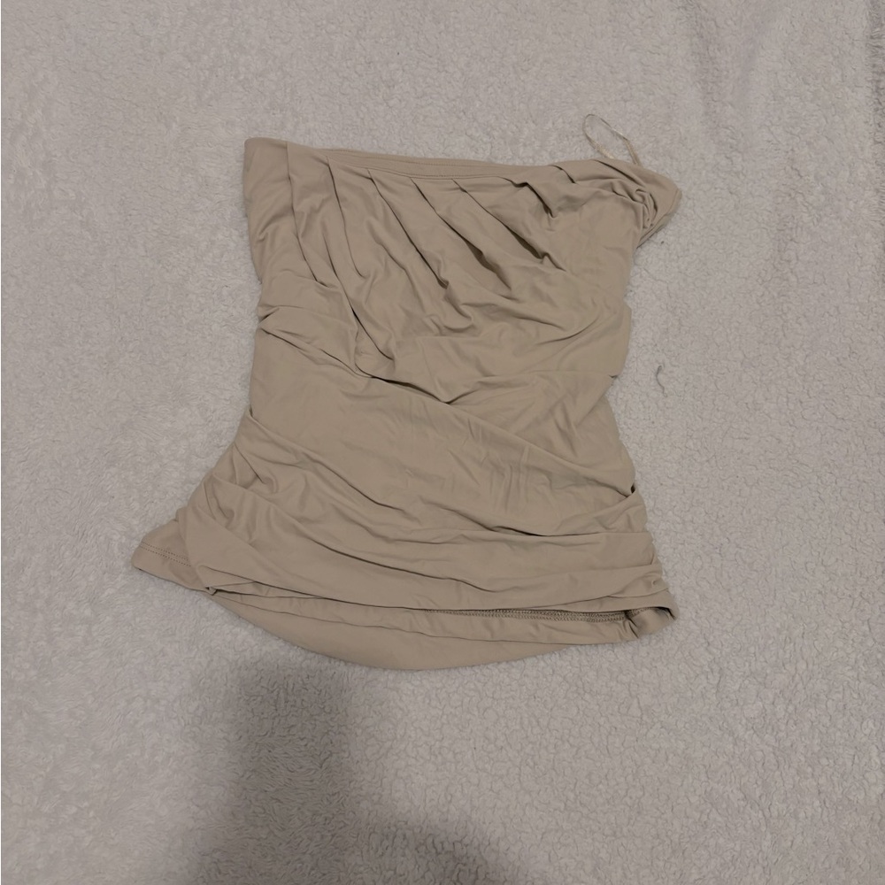 Super cute BRAND NEW Abercrombie & fitch cream tube top